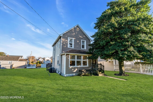 Photo - 493 Sairs Ave