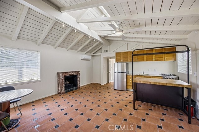 Photo - 951 Glenneyre St