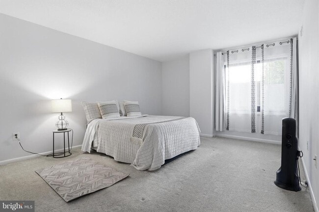 Building Photo - 200 N Pickett St Unit 110