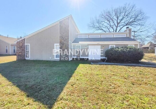 Building Photo - 6395 Golden Park Dr