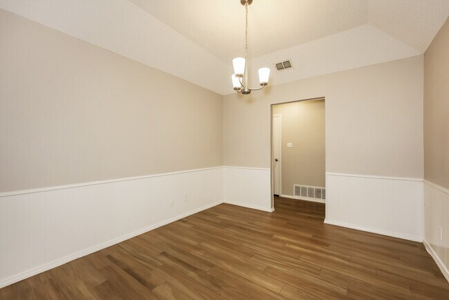 Photo - 2016 Chantilly Ct