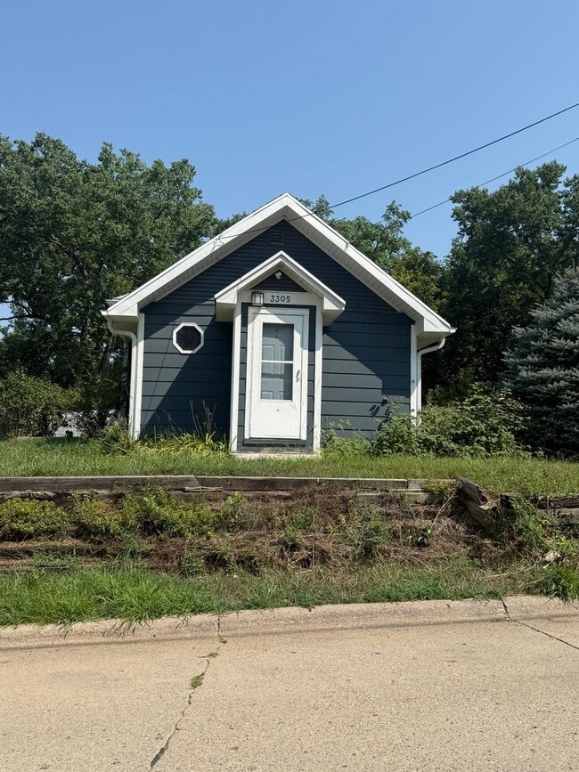 Building Photo - 3305 5th St