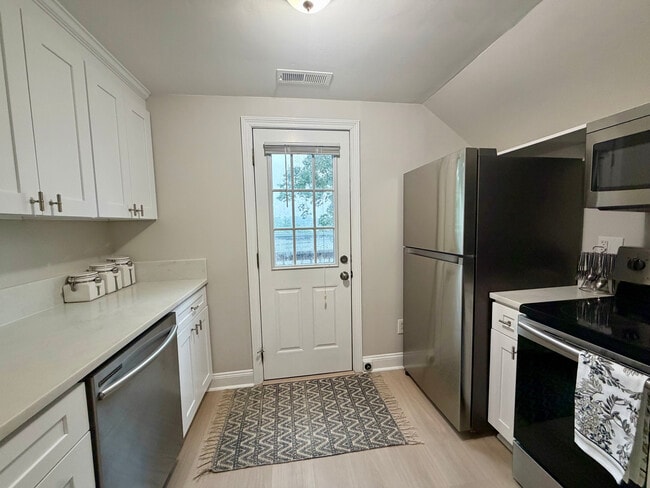 Photo - 34 Kenwood Ave Unit 34 Kenwood Avenue