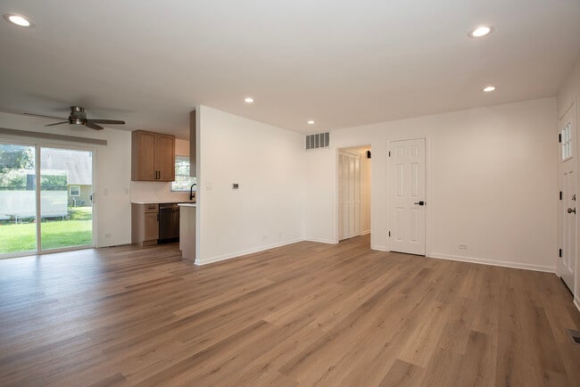 Photo - 1021 Lonsdale Rd