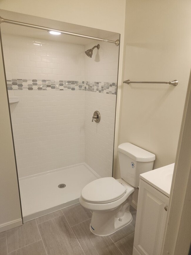 Photo - 3 Level 3 + 3.5 Ba w/2 BRAND NEW BATHROOM...