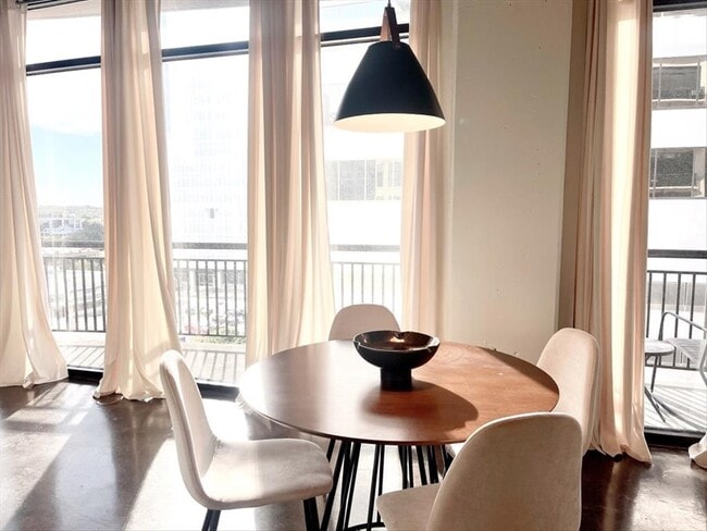 Photo - 311 W 5th St Unit 806