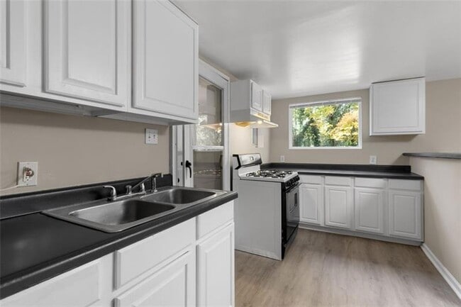 Photo - 2958 Harcourt Dr