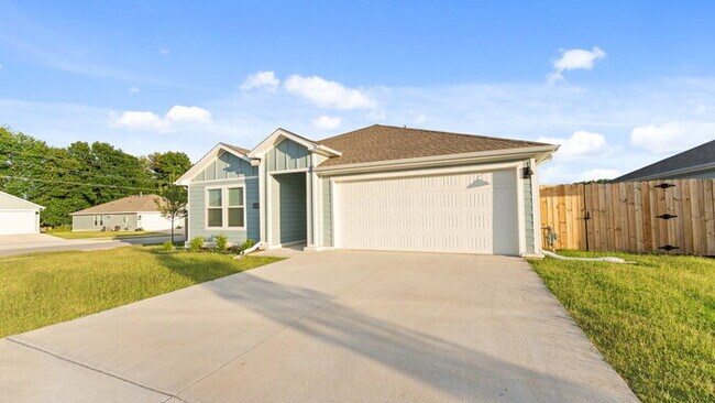 Photo - "Bright 4-Bedroom Haven with Scenic Views ... Casa