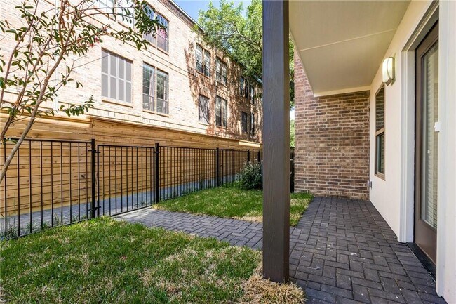 Photo - 2 Bed Option in East Dallas Townhome off Greenville Lakewood Neighborhood