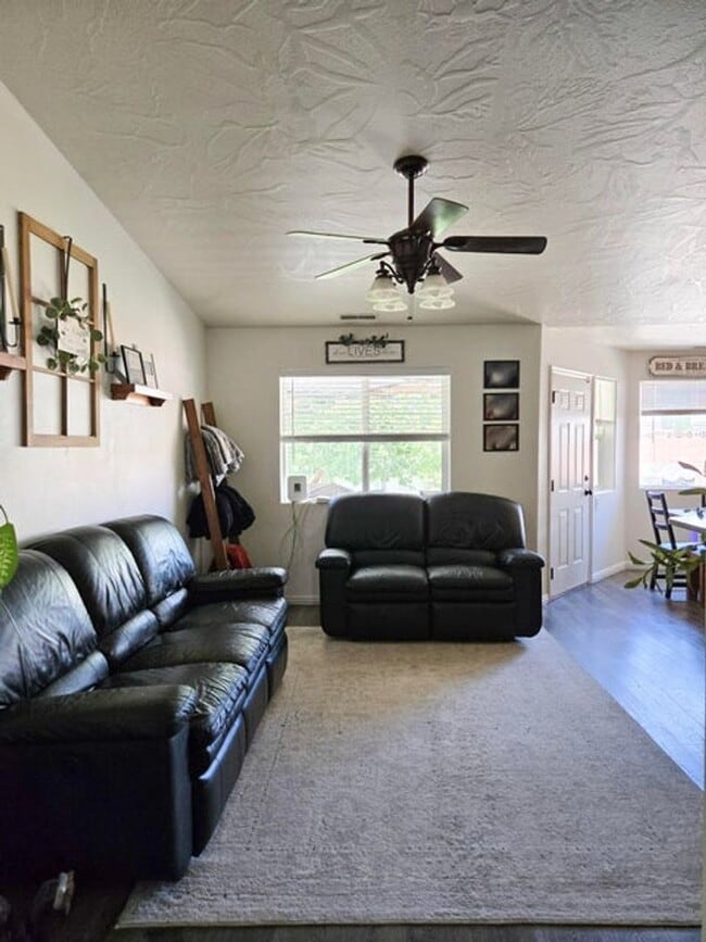 Photo - Charming 3 Bed, 2 Bath Home in Quiet Cul-d...