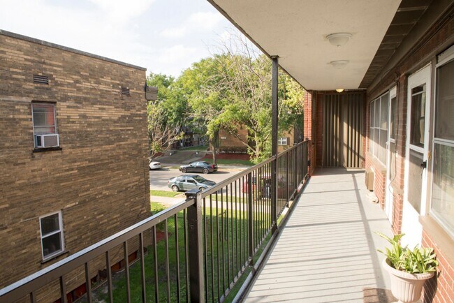5007 W Jackson