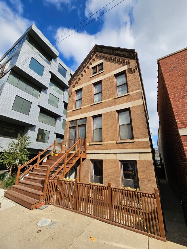 Photo - 1519 N Elston Ave Apartments Unit Garden