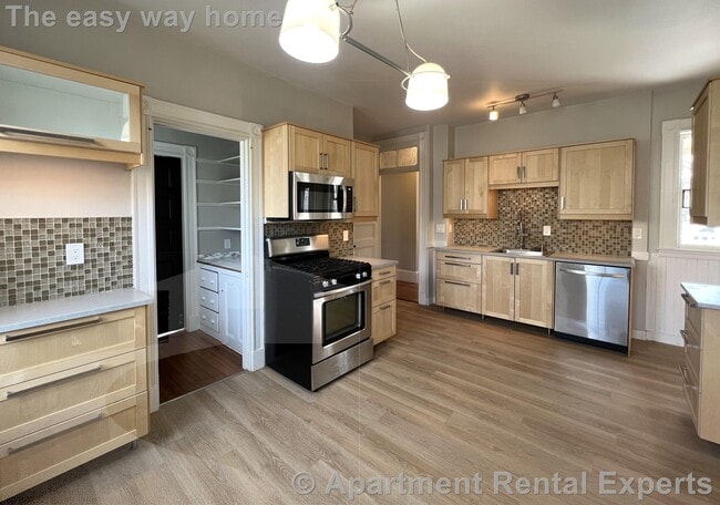 Photo - 107 Oxford St