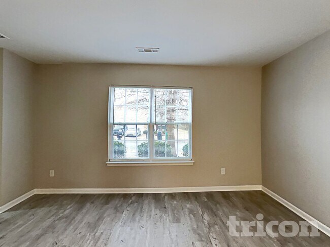 Photo - 1131 Delander Ln