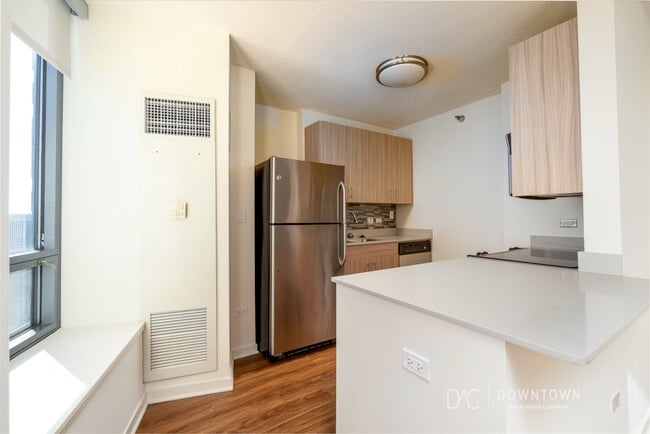 Photo - 600 N Kingsbury St