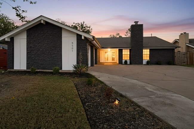 Photo - Updated 3 bedroom duplex near Greenbelt!