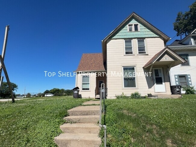 Building Photo - 1036 22nd St Unit 2
