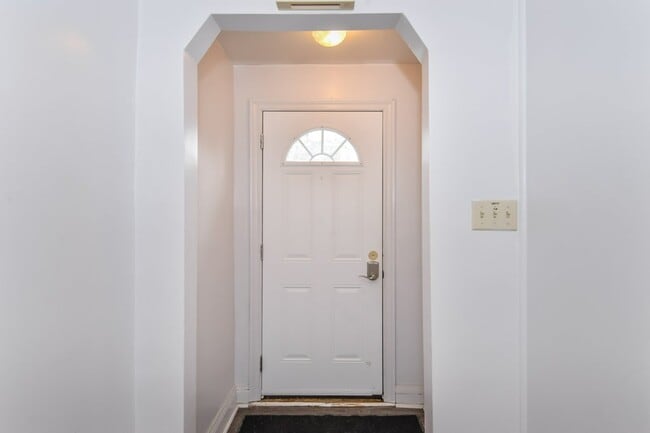 Building Photo - 379-379 Erb St. W Unit 4 - 19