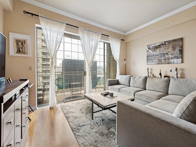 Building Photo - 3225 Turtle Creek Blvd Unit 943