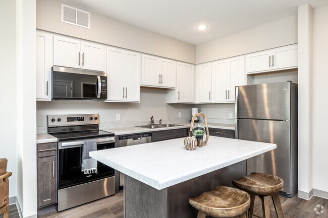 1BR, 1BA - 698-715 SF - Kitchen