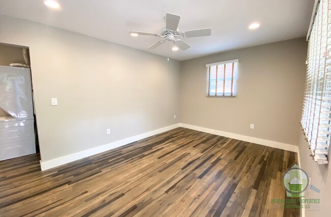 Photo - 403 Glenn Rd