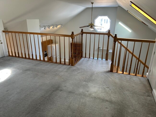 Photo - 515 W Burke St Unidad Carriage House