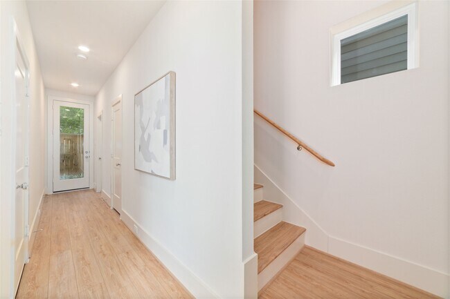 Photo - 859 Rachel St