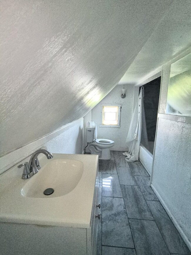 Spacious 3 Bedroom 1 Bath Located in East ... - Spacious 3 Bedroom 1 Bath Located in East ... Casa