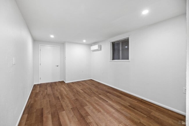 Photo - 620 2nd St E