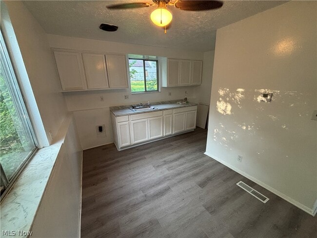 Photo - 550 Bishop St Unit A