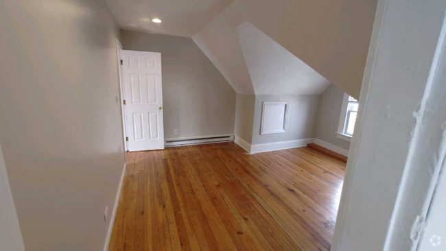 Building Photo - 4-6 Arnold Ct Unit 3 Rental