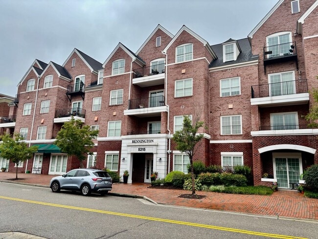 Building Photo - 3 bedroom/ 2 bathroom- Bennington on the Park Unit 105