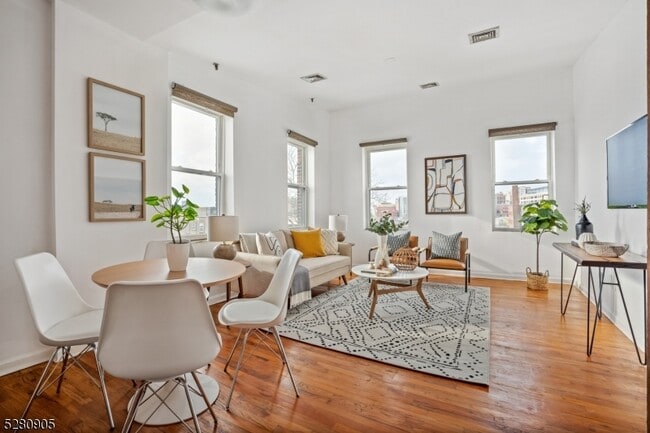 Building Photo - 54-60 McWhorter St Rental