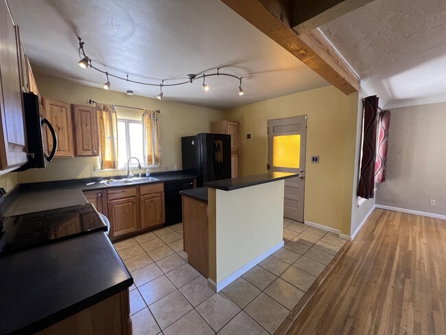 Photo - 4700 Burton Ave SE