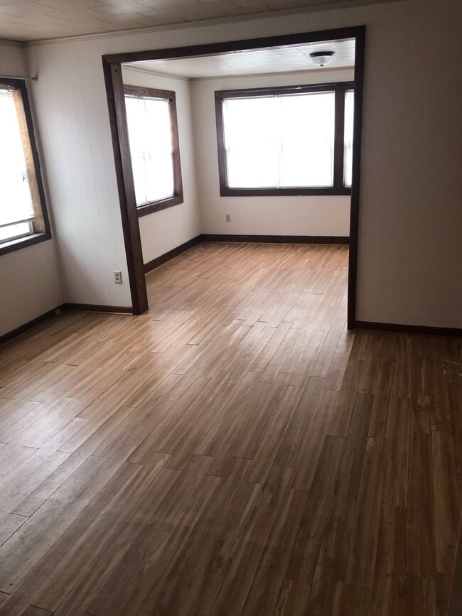 52 S 24th St