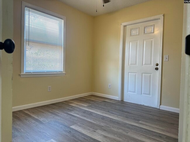 Photo - 1715-1715 Stahl St