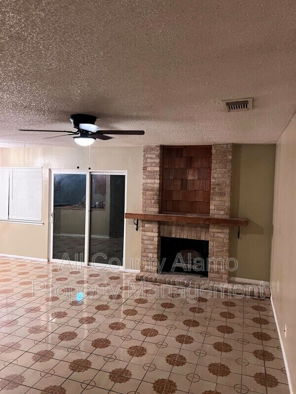 Photo - 5939 Oak Run St