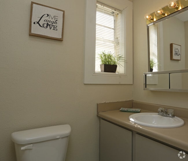 The Gates on Manhattan Apartments Harvey, LA