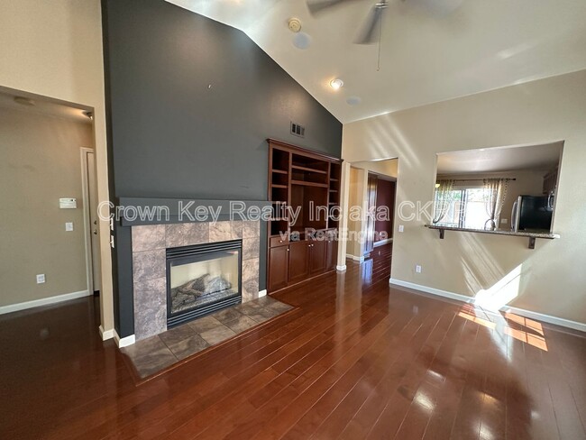 2741 Nostalgia St