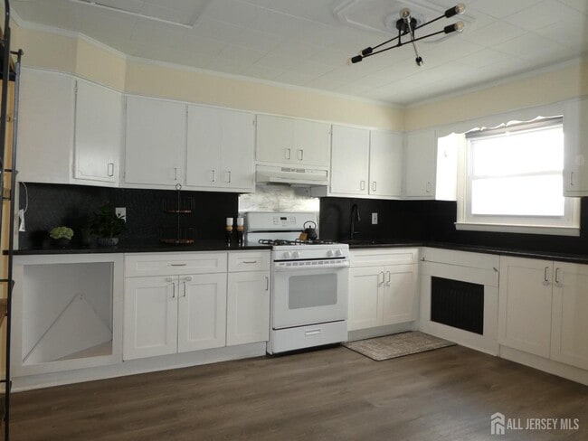 Photo - 1354 Stelton Rd