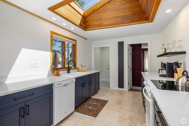 Building Photo - 32 Hampshire Rd Rental