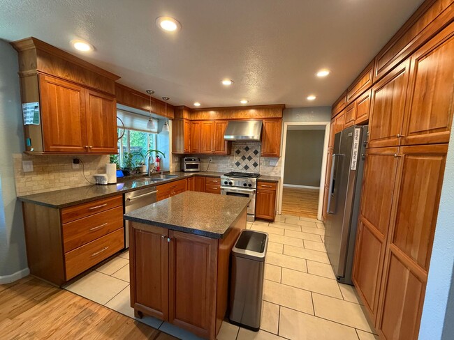 Photo - 3113 Sweet Clover St