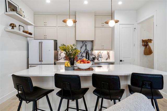 Photo - 130 Gdn Ct W Townhome