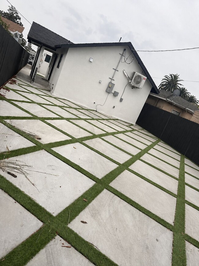 Photo - 11115 S Budlong Ave