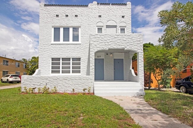 Building Photo - 327 SW 20th St Unit 2
