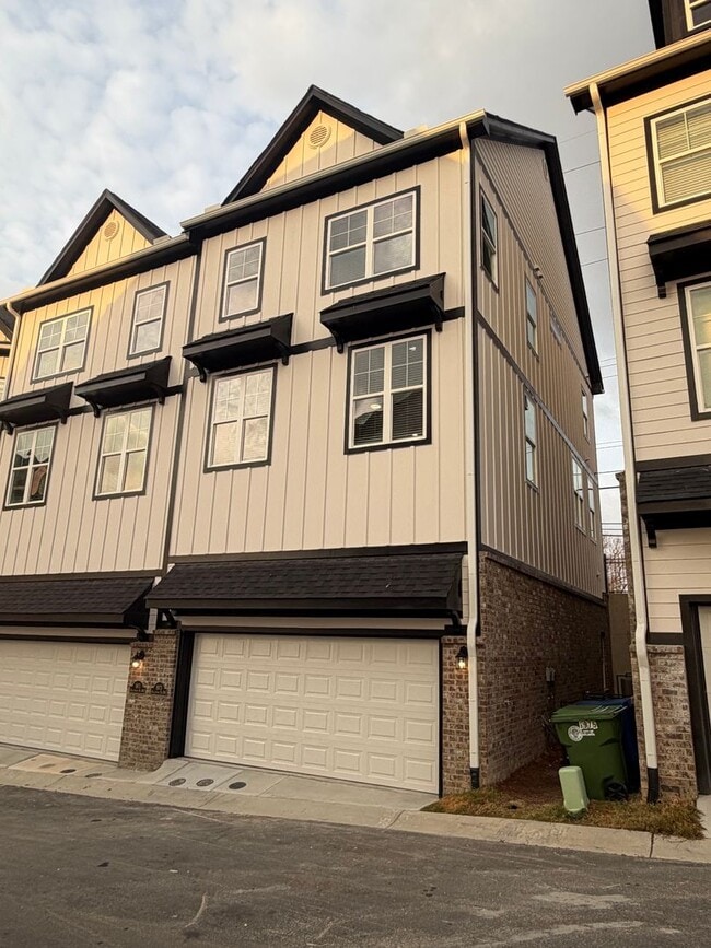 Building Photo - BRAND NEW TOWNHOMES AVALIABLE NOW