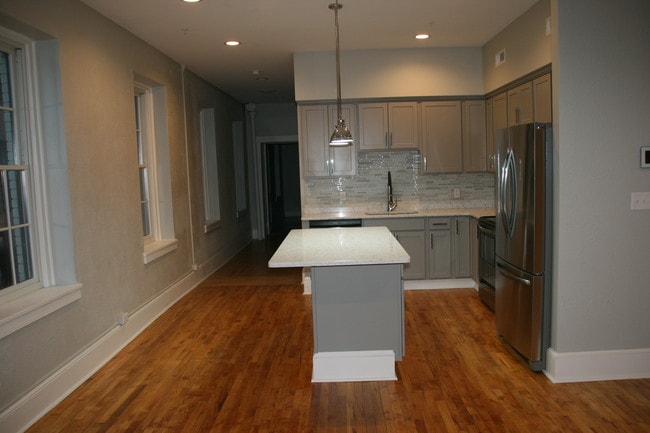 Building Photo - 414 Broadway Unit 201