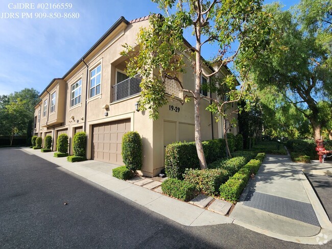 Building Photo - Irvine 2 Bedroom Townhouse