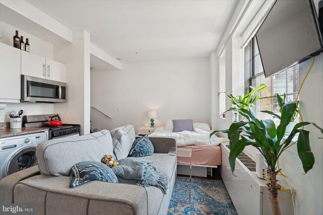 Building Photo - 219 S 18th St Unit 411C