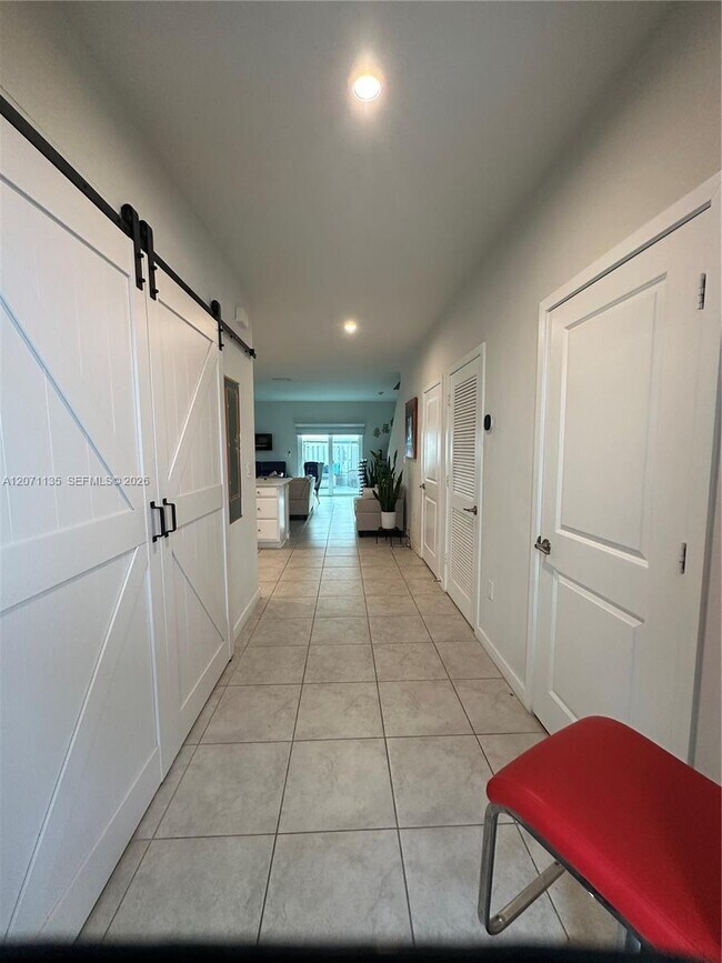 384 NW 11th St